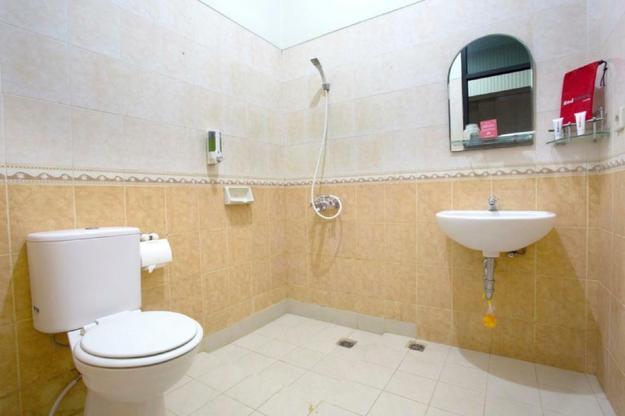 מלון בנדונג Reddoorz @ Surapati מראה חיצוני תמונה